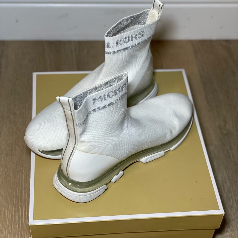 Michael Kors Kendra Bootie - Picture 3 of 7